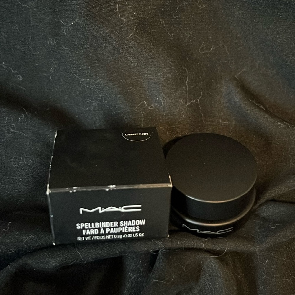 MAC COSMETICS LIMITED SPELLBINDER SHADOW ‘Aphrodisiatic’